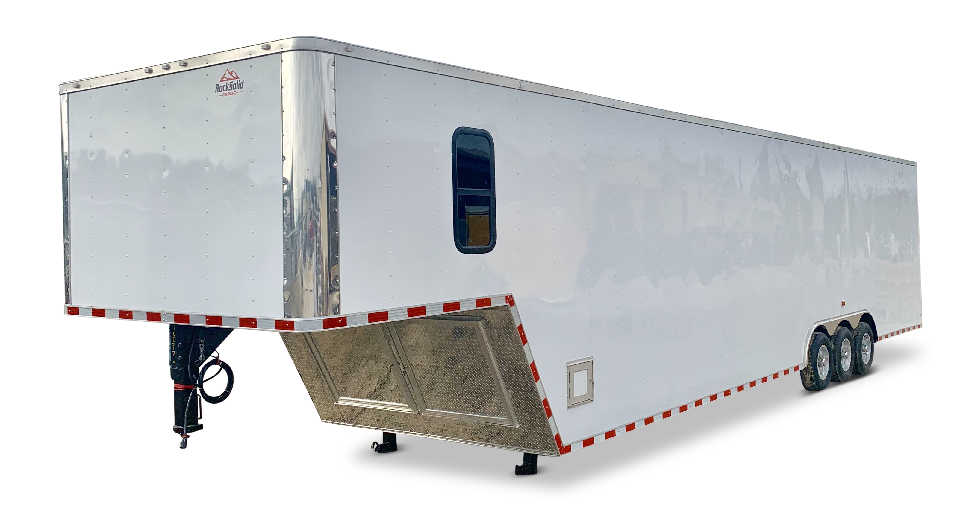Should a gooseneck trailer be level when towing?